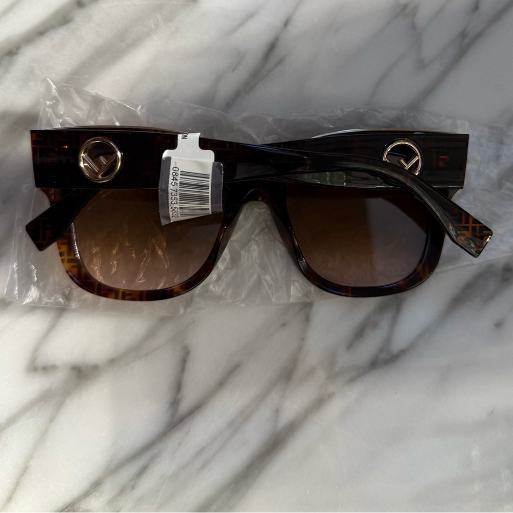 FENDI ZUCCA “FF” OVERSIZE BROWN /BLACK TORTOISESHELL SUNGLASSES - Picture 9 of 16